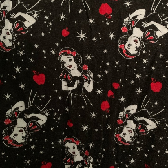 ๐ฆ Disney Snow White Hot Topic tank top - Picture 3 of 6